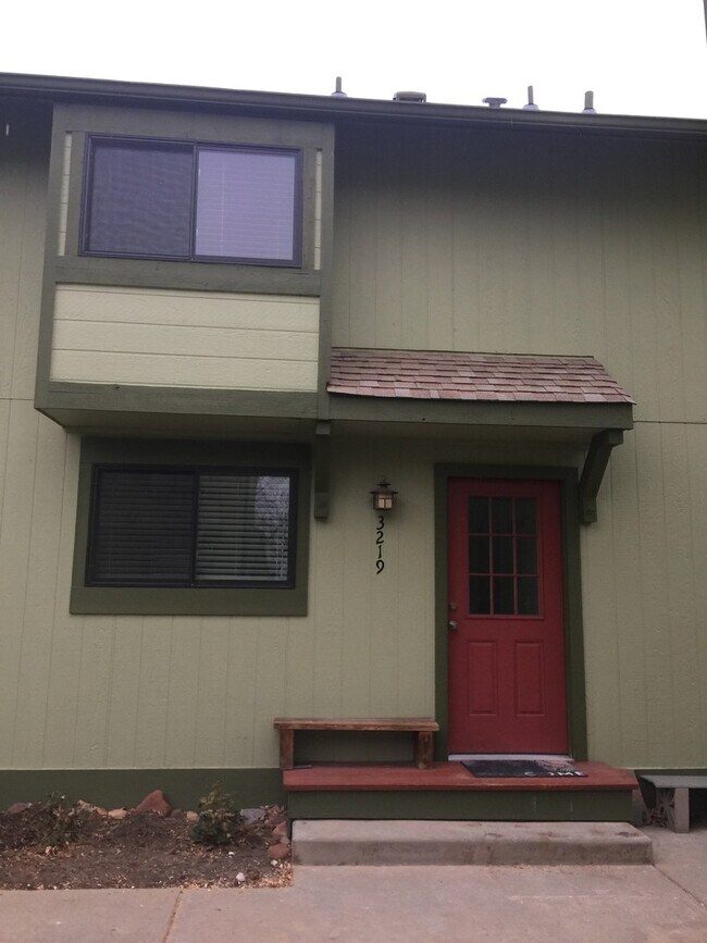 Primary Photo - Two Bedroom Boulder Condo For Rent In Shan...