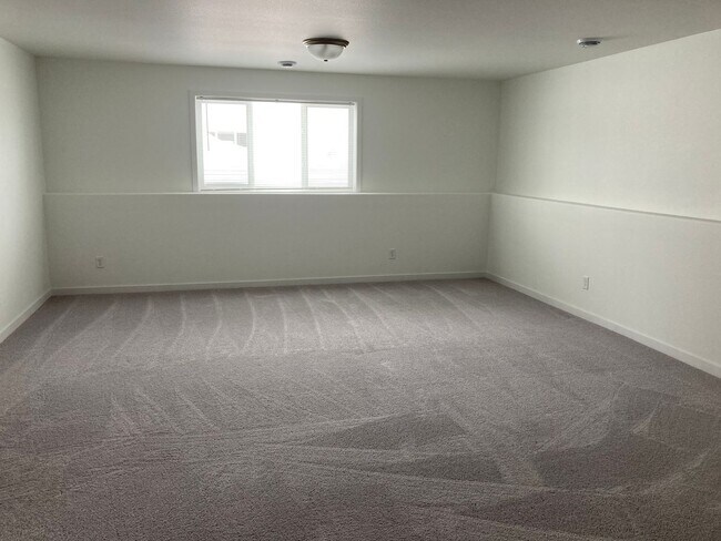 Building Photo - 4 Bed  3 Bath Twin Home