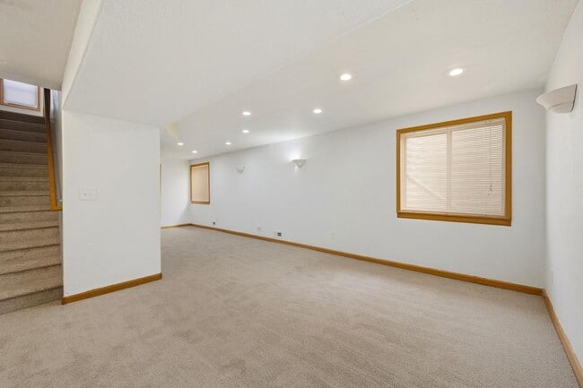 Building Photo - 2456 Mary Beth Ct
