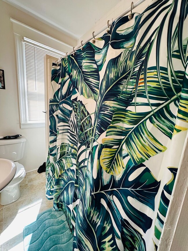 Building Photo - Beautifully Renovated 3bdrm/2.5bth Home Located in Richmond's North-side w/Balcony!