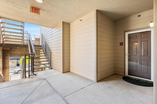 Building Photo - Immaculate 2-bdrm/2-bath, 2nd-floor, corner-unit condo in Bethany Village.  In-unit laundry, deed...