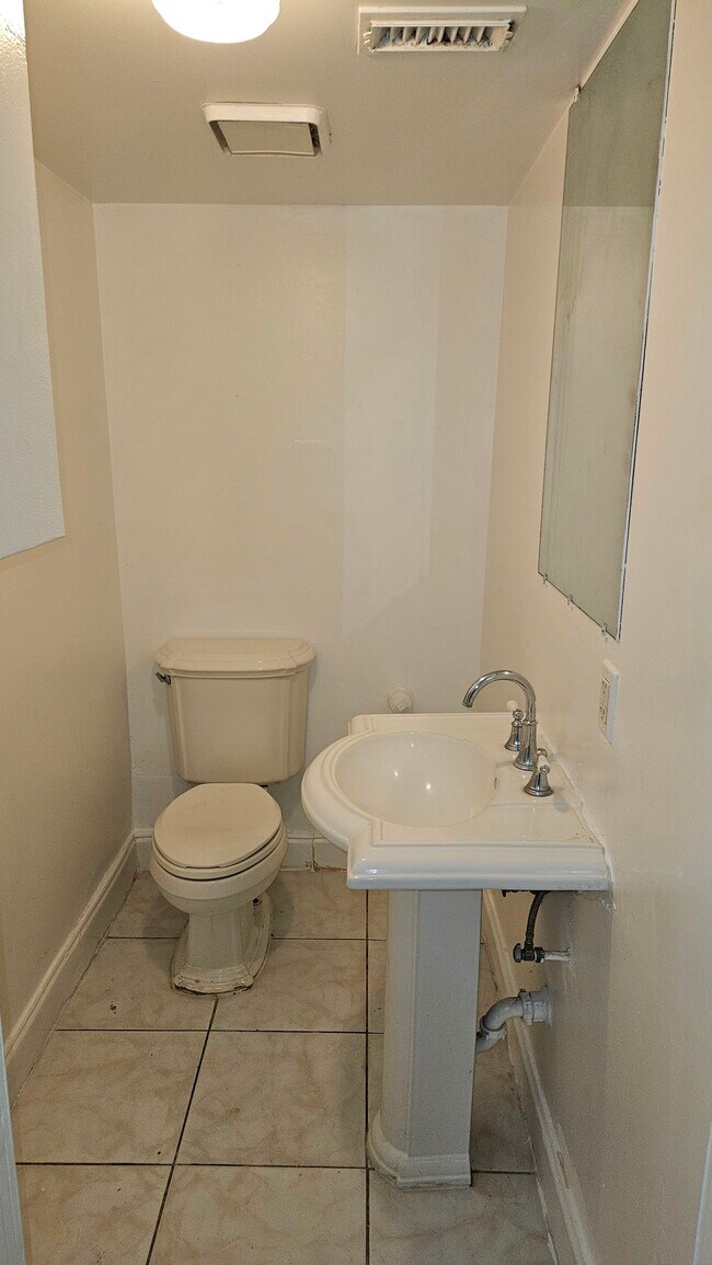 Building Photo - 177 NE 12th Ave