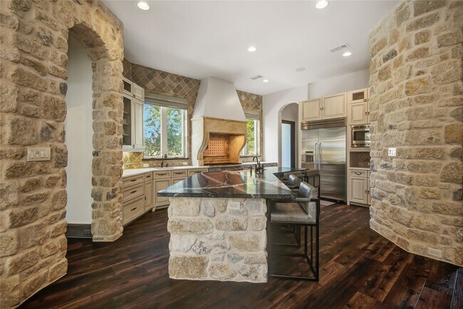 Building Photo - 10 Sullivans Ln