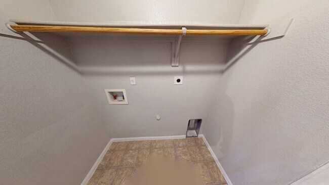 Building Photo - 601 Cattail Cir