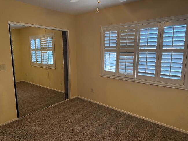 Building Photo - Beautiful Home with Pool near Tropicana and Buffalo