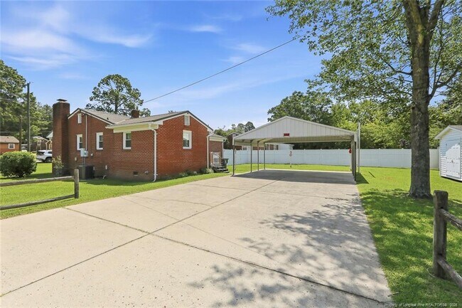Building Photo - 2902 Cornell Dr