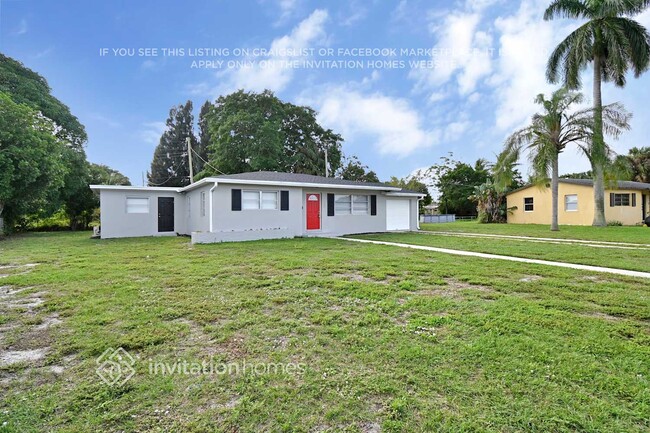 Primary Photo - 722 W Ilex Dr