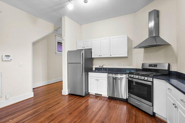 Building Photo - $2,890 / 2 br / 2 ba / 1,400 sqft
