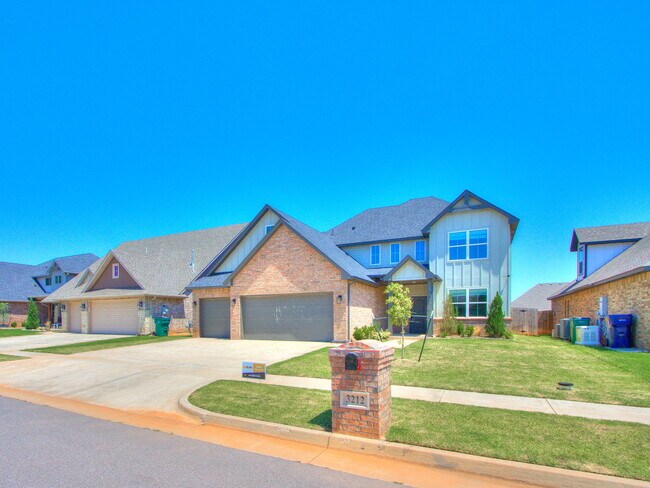 Building Photo - 3212 Hayven Cir