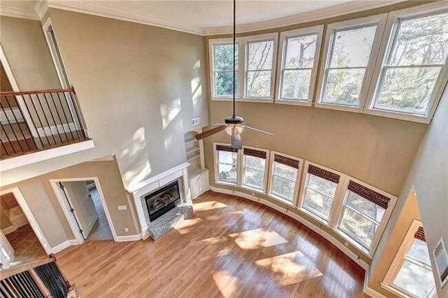 Building Photo - 5570 Viewpoint Ct