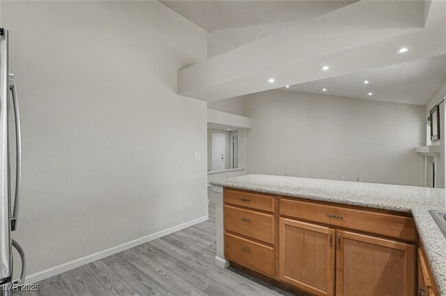 Building Photo - 7951 Aspendale Dr