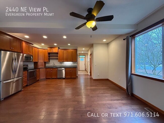 Building Photo - 2440 NE View Pl