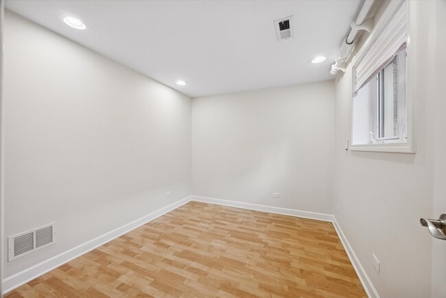 Building Photo - 1340 Oak St