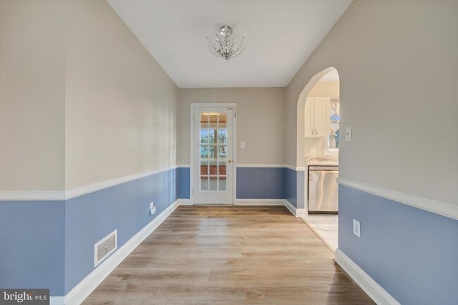 Building Photo - 304 Newfield Rd