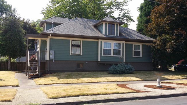 Building Photo - 3-Bedroom Bungalow in Newberg near GFU and...