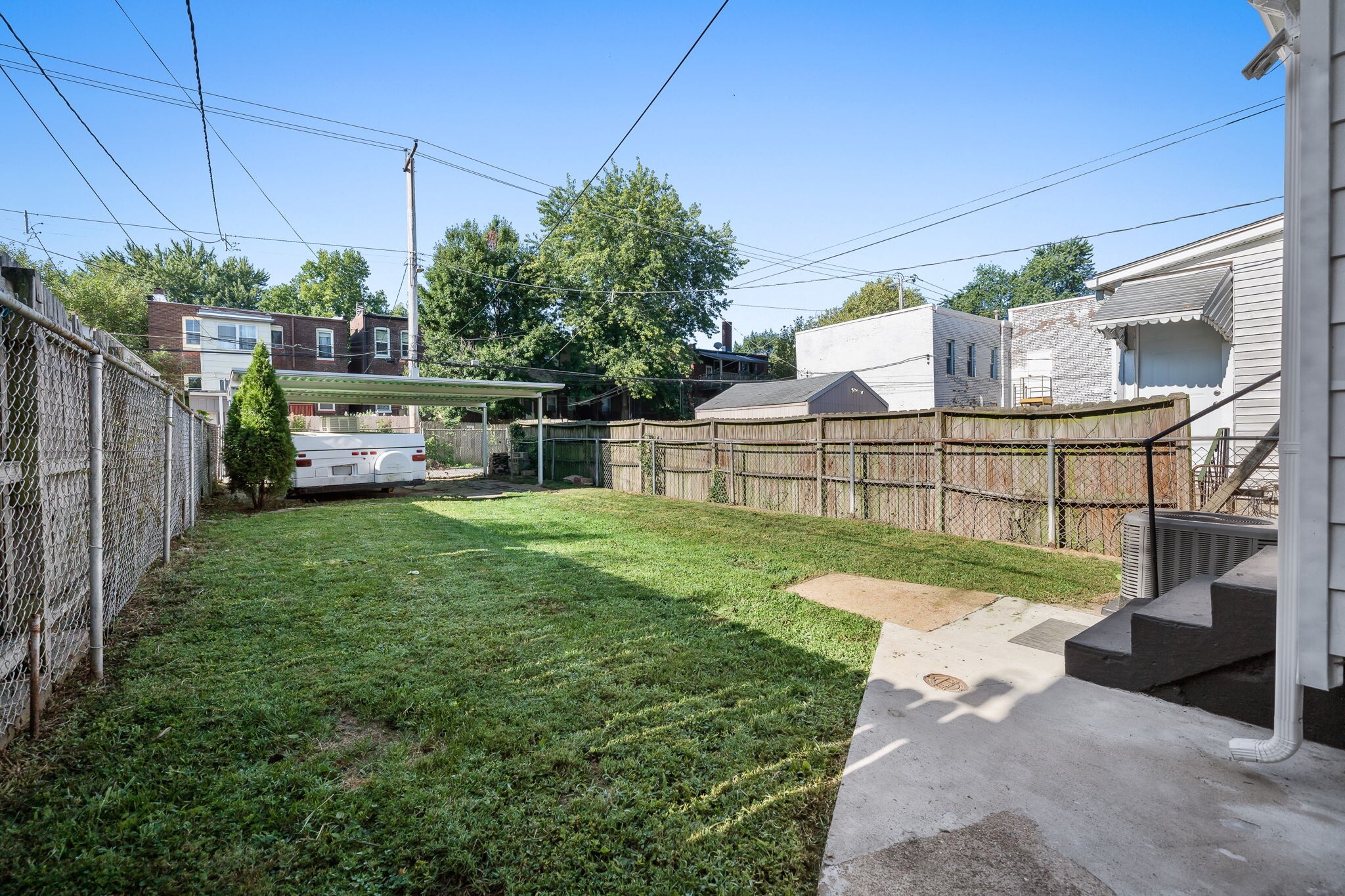 Yard - 4160 Juniata St