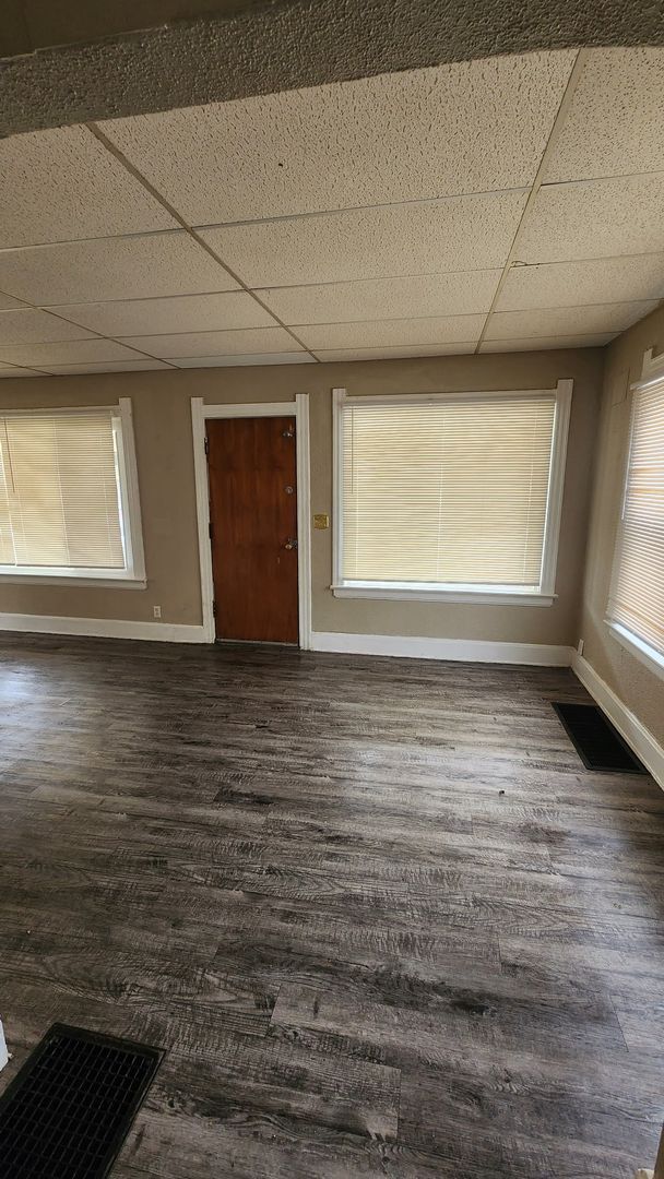 Building Photo - 2 Bed 1 Bath