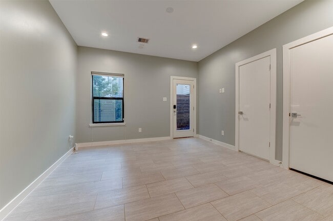 Building Photo - 1211 Thompson St