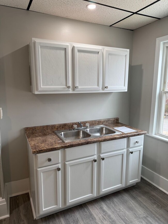 Building Photo - 1932 Lowrie St