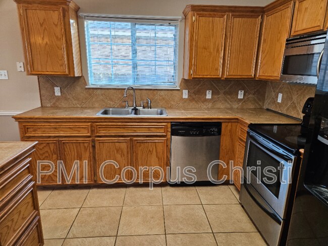 Building Photo - 2337 Handlin Dr