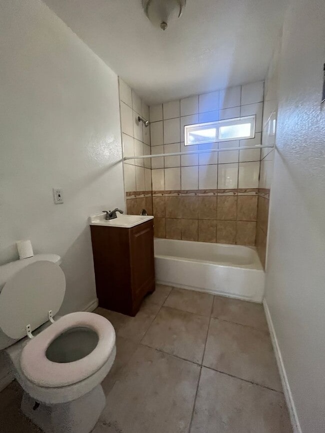 Building Photo - 1609-1611 Gundry Ave