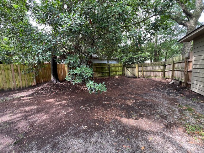 Building Photo - 3 bedroom 2 bath home in Village Green