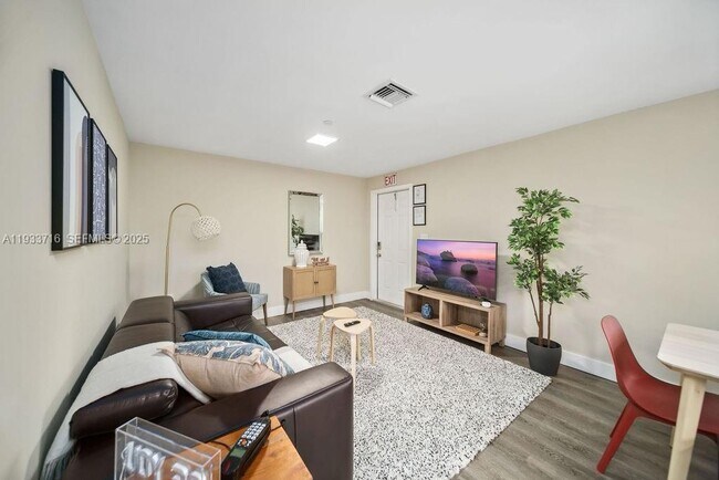 Building Photo - 2311 Scott St