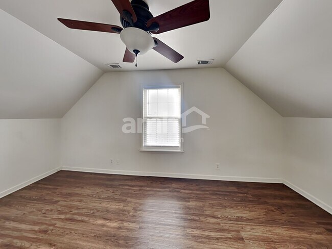 Building Photo - 524 Ryan Ave