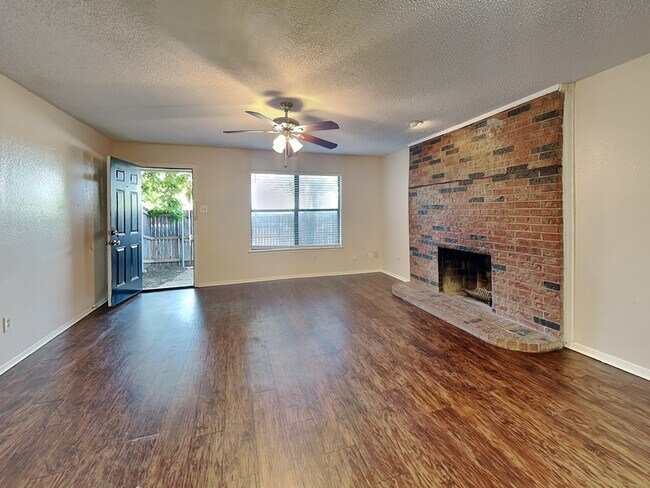 Primary Photo - 930 Southmoor Dr