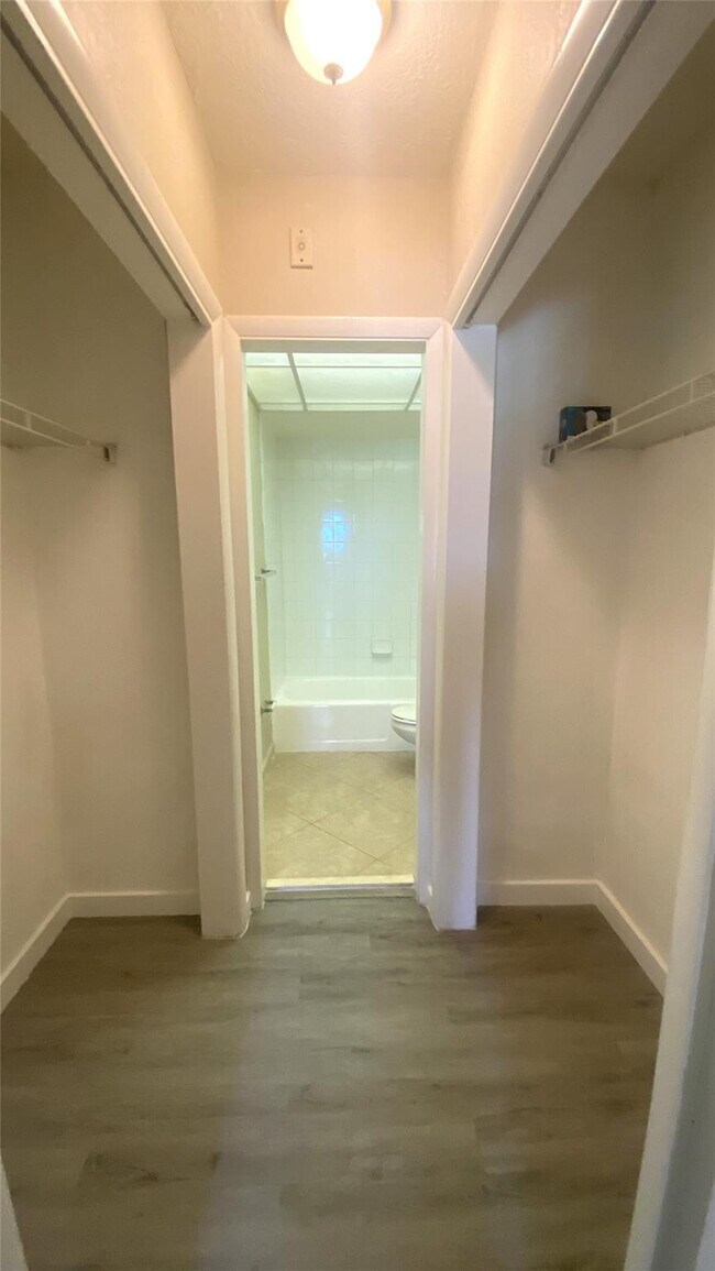 Building Photo - 770 SE 2nd Ave