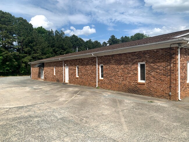 Building Photo - 2530 W Roosevelt Blvd