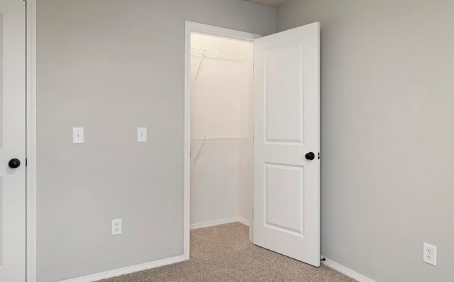 Building Photo - Beautiful 3 Bedroom Home with a fully fenc...