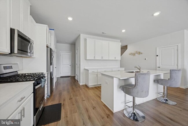 Building Photo - 68 Painters Wy