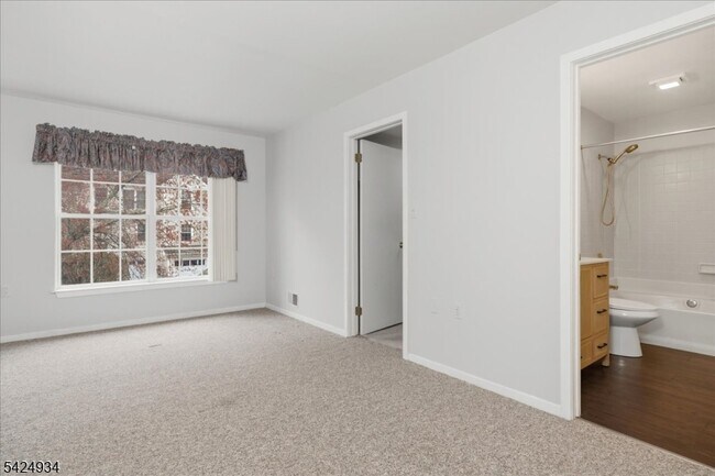 Building Photo - 5 Ajax Ct