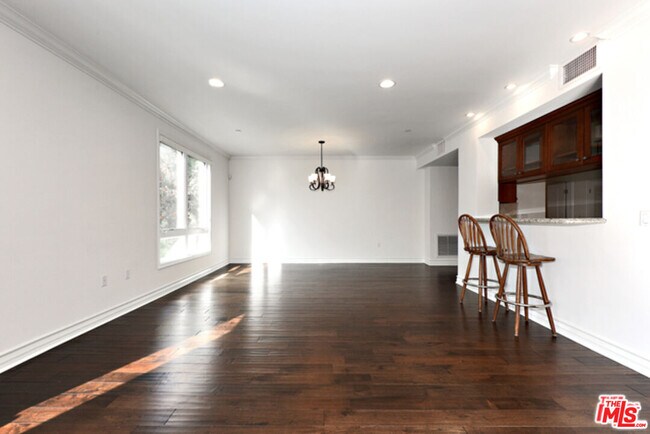 Building Photo - 2347 Fox Hills Dr