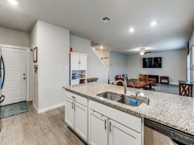 Building Photo - Charming 3BR w/Study House in Converse