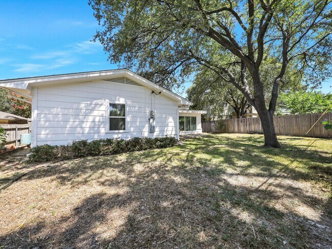 Building Photo - 3309 Ashford Ave