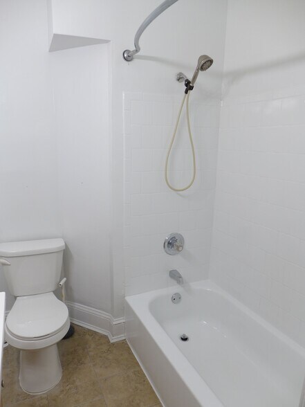 Building Photo - 1719 Saint Paul St