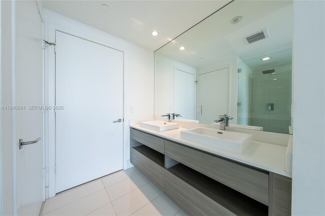 Building Photo - 460 NE 28th St