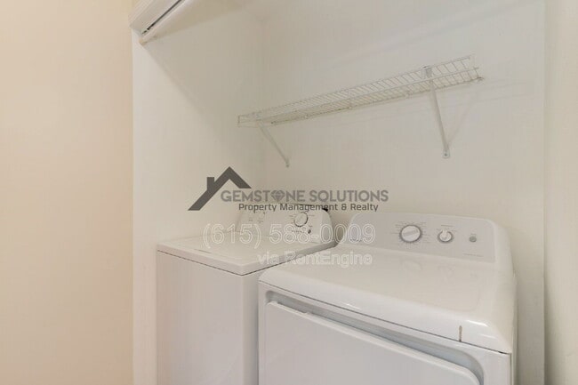 Building Photo - 404 Granville Rd