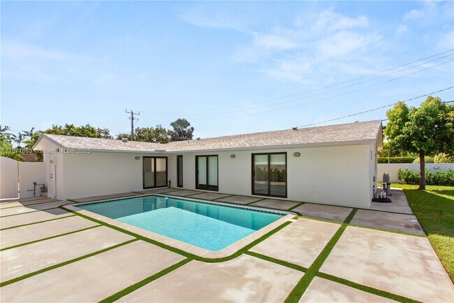 Building Photo - 6010 SW 108th Pl