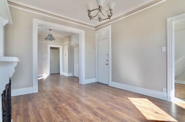 Building Photo - 118 Bowers St