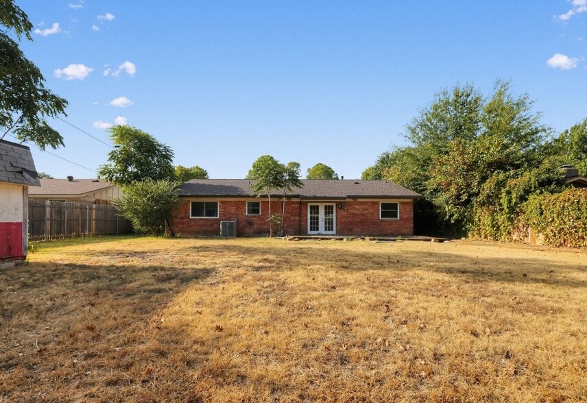 Building Photo - 1929 Schumac Ln
