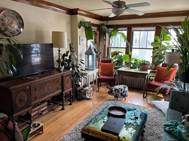 Building Photo - 3352 S Lituanica Ave