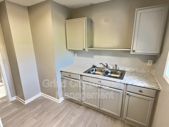 Building Photo - 1157 N Belvedere Blvd