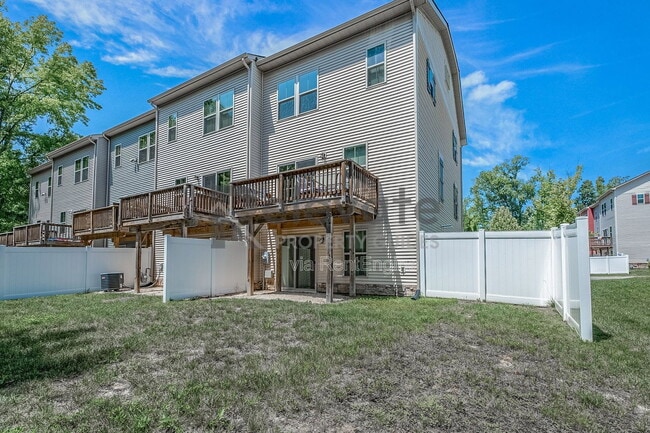 Building Photo - 4223 New Hermitage Dr