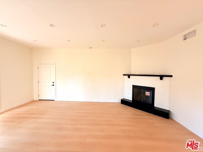 Building Photo - 6132 Whitsett Ave