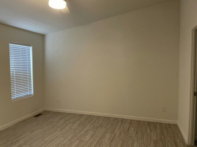 Building Photo - 18027 N 17th Pl