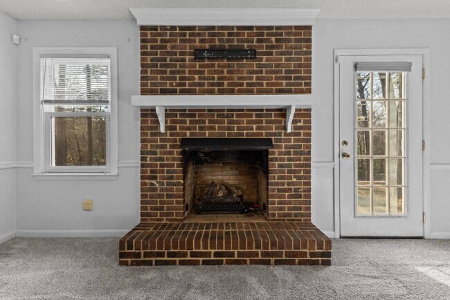 Building Photo - 6257 Lakehaven Dr