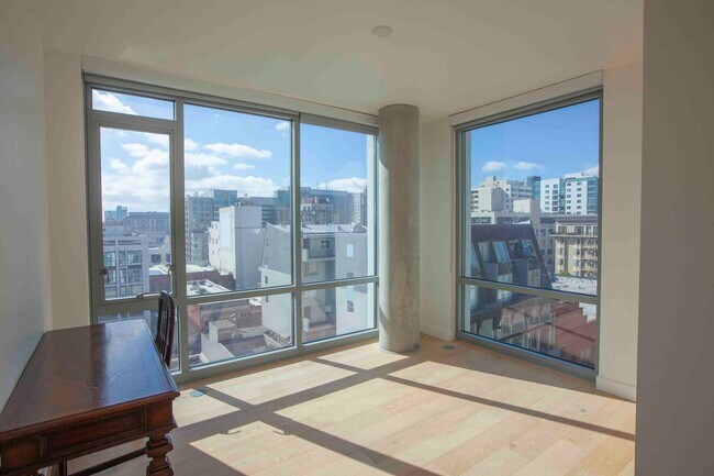 Building Photo - 2BD/2BA Modern Condo w/ Abundant Natural L...